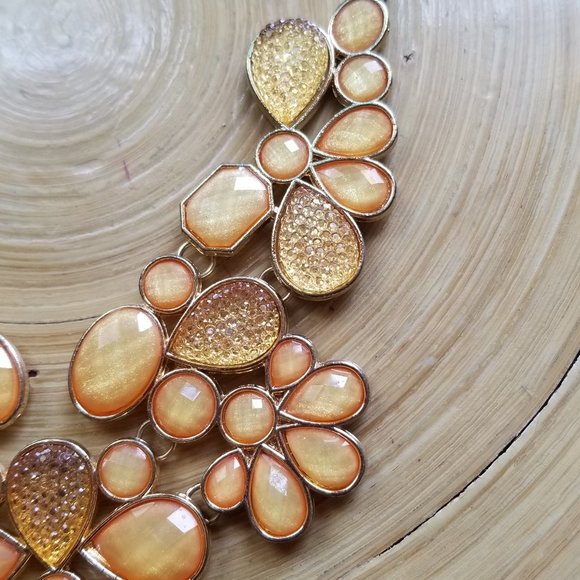 3/$20 Fashion Jewelry Flower Necklace - Picture 4 of 9